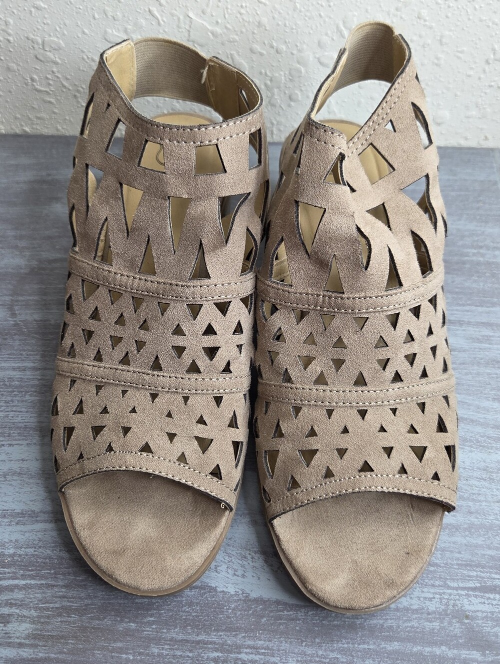 Route 66 Women's Taupe Cutout Peep Toe Sandals Size 8 (Bg)